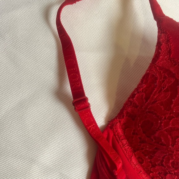 Victoria's Secret Red Underwire T-Shirt Bra - Picture 6 of 8